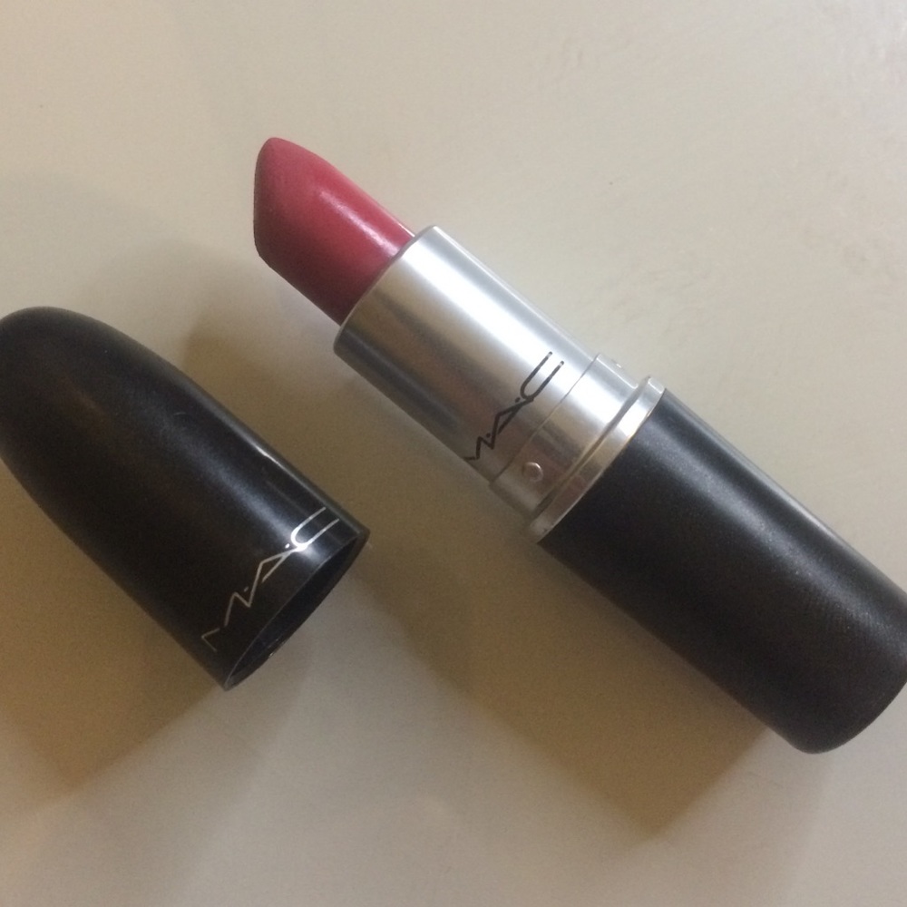Limited Edition MAC Lipstick in Nouvelle Vogue